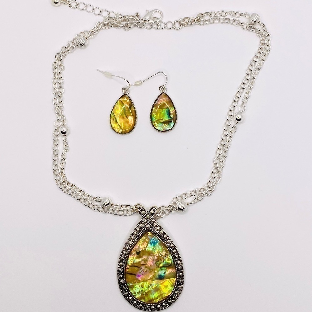Kenneth Cole Necklace Earrings Set Pendant